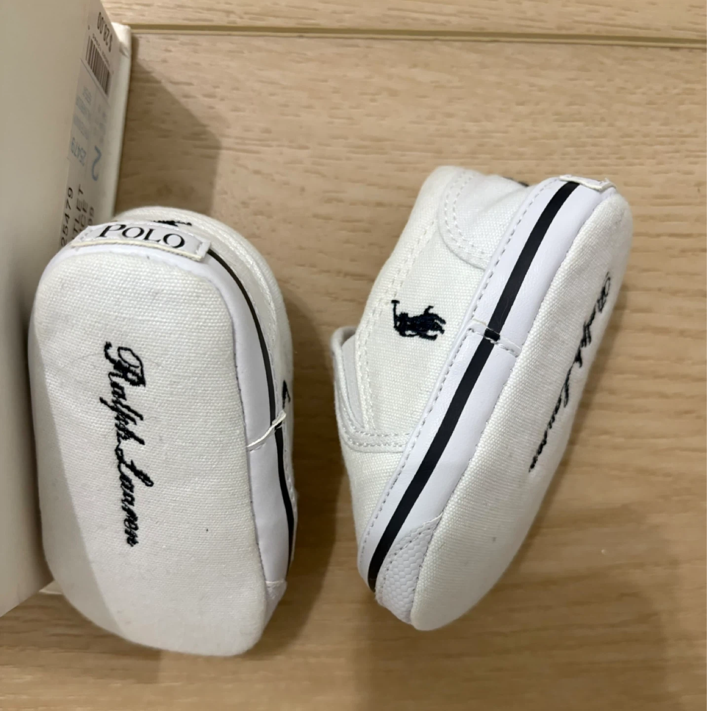 ⚽ Ralph Lauren Boys Size 2 White Shoes - photo 3