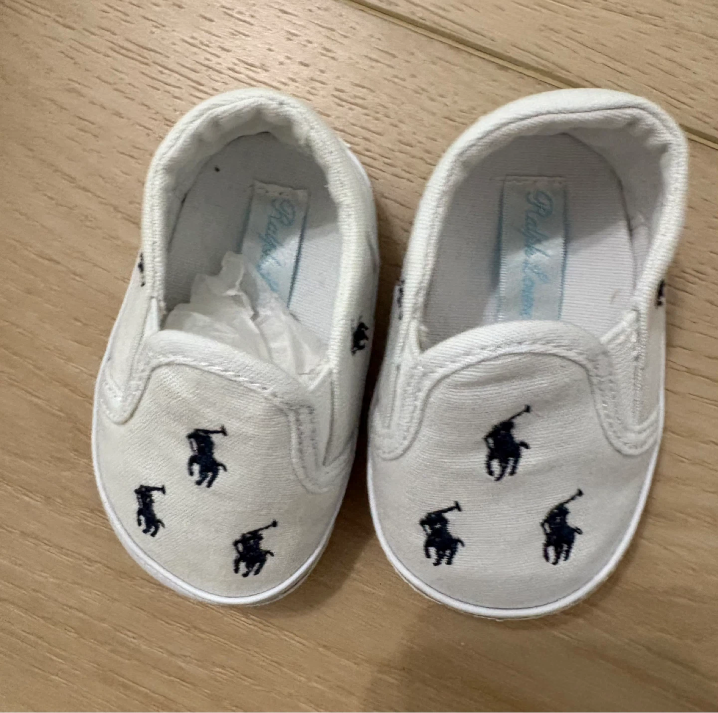 ⚽ Ralph Lauren Boys Size 2 White Shoes