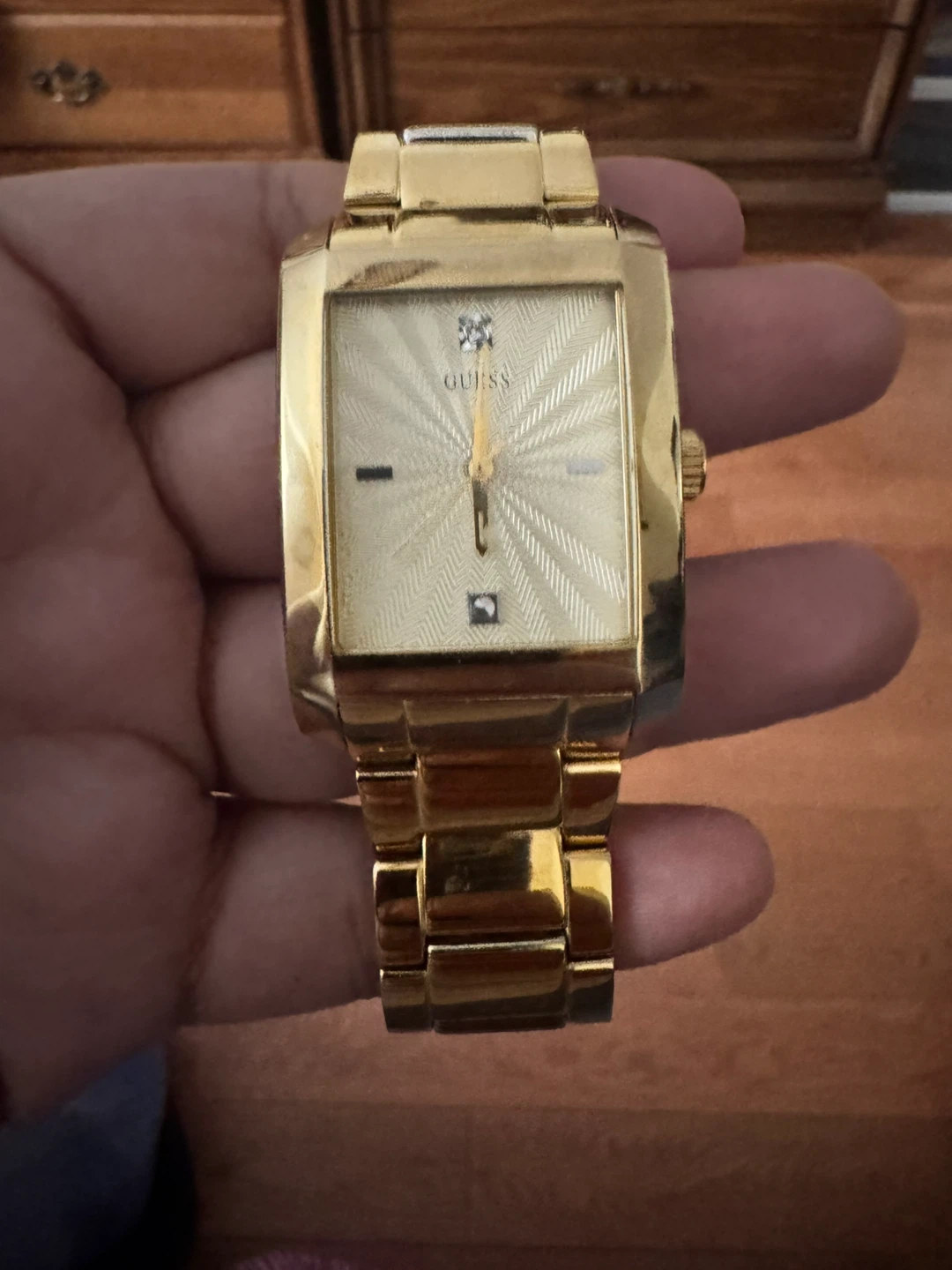 ⚽ Gold Guess Watch