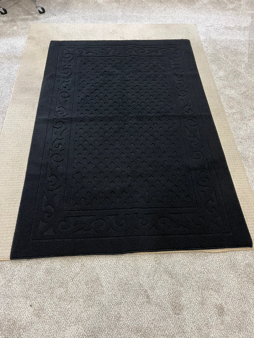 Black Accent Rug - photo 2