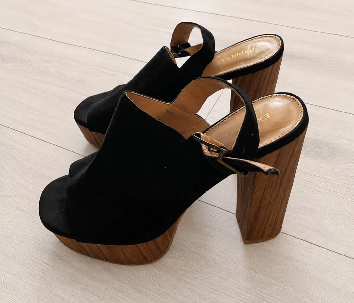 Express Black Platform Heels Size 7 – Wood Block Heel ⚽️