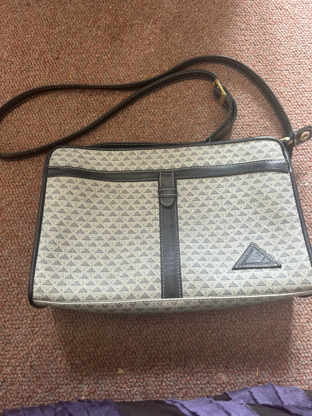 Liz Claiborne Crossbody Bag⚽️