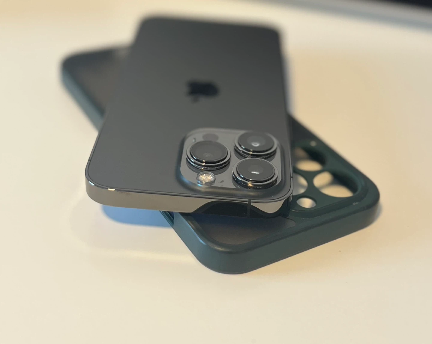 Apple iPhone 13 Pro - photo 3