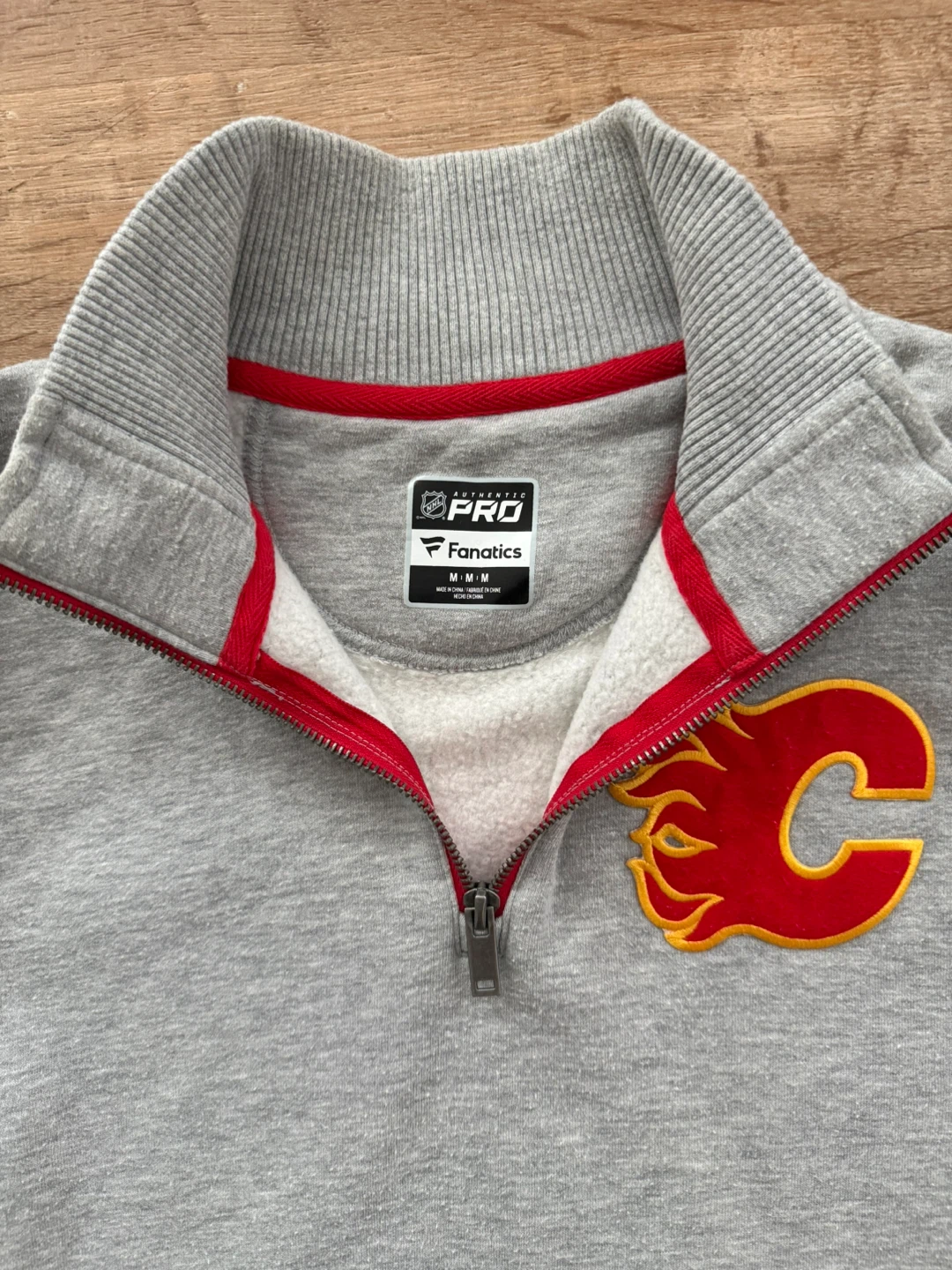 Calgary Flames Fanatics 2019 Heritage Classic 1/4 Zip Size M - photo 2