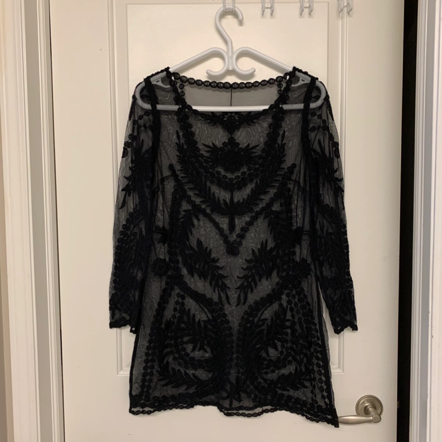 ⚽️ Black Lace Overlay Tunic Top