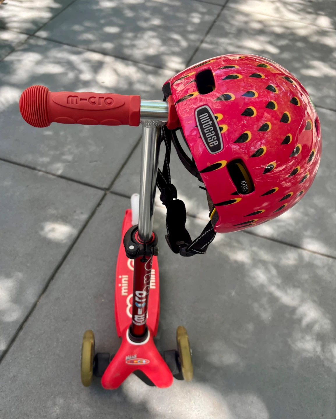 Micro Mini Scooter with Nutcase Helmet - photo 4