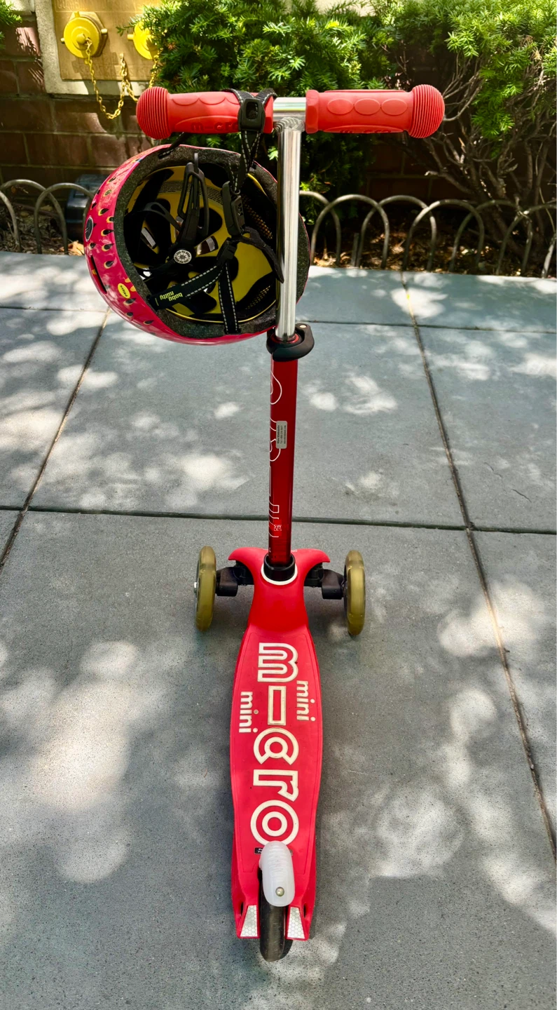 Micro Mini Scooter with Nutcase Helmet - photo 3