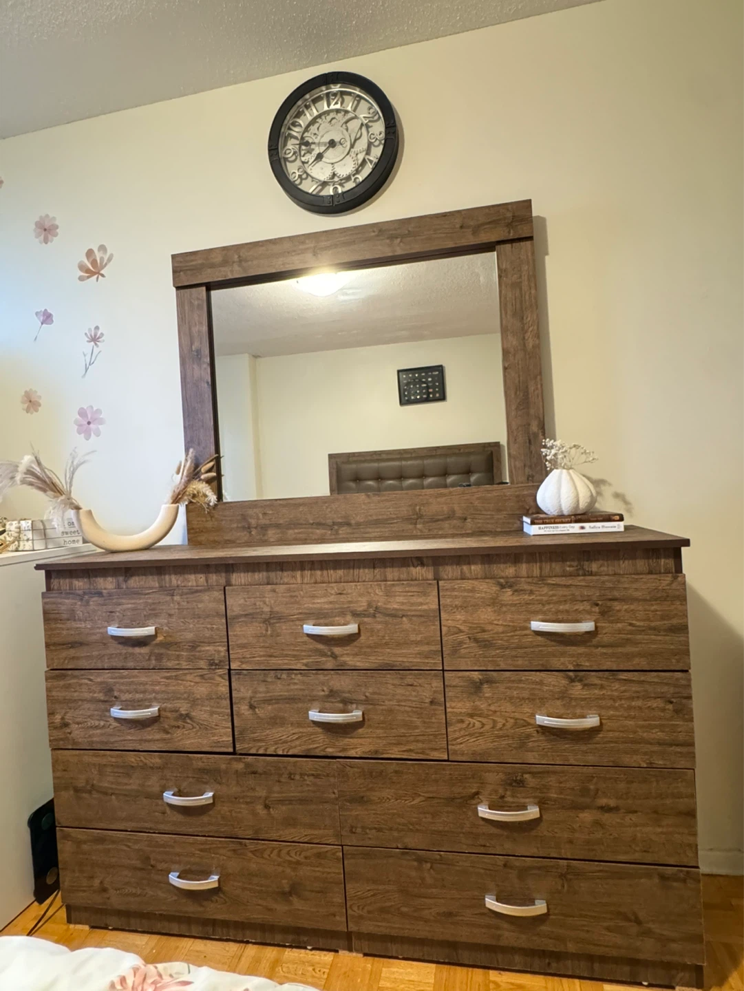 Brown Wood Dresser with Large Mirror – Excellent Condition - photo 2
