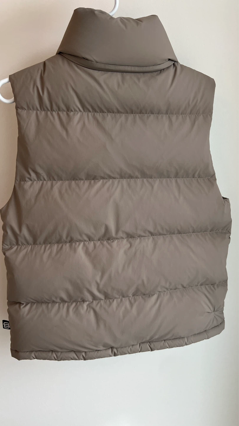 Aritzia SuperPuff Vest - Taupe - Size Medium - photo 2