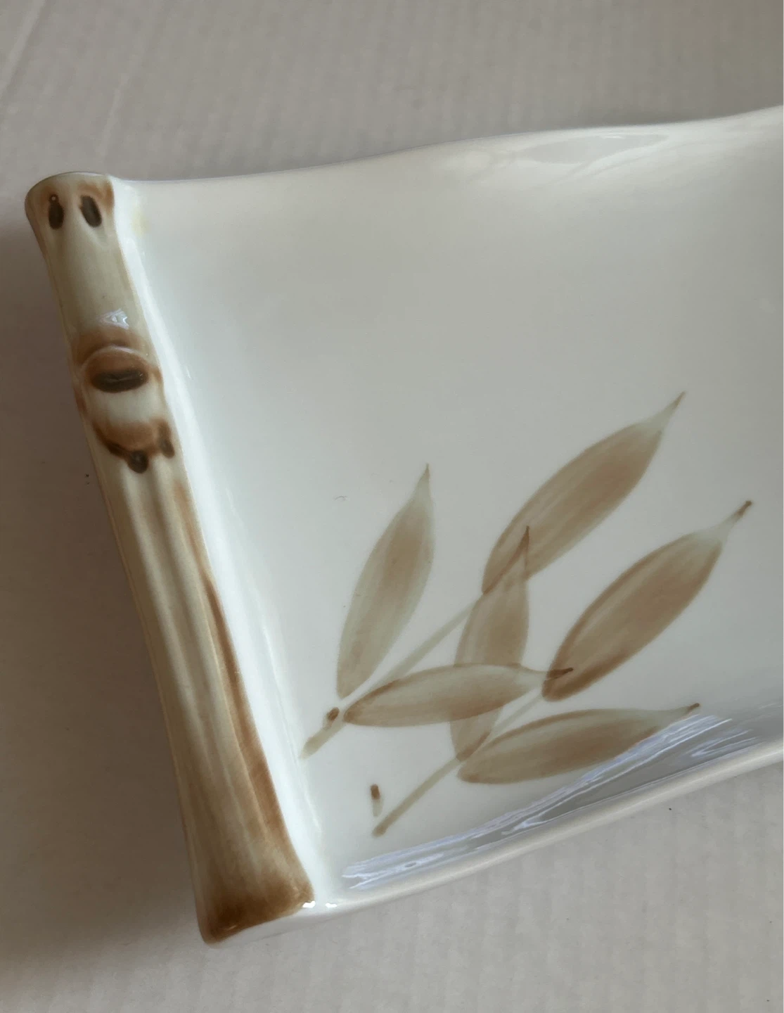 ⚽️White Ceramic  Rectangular Dish with Bamboo Design - photo 2
