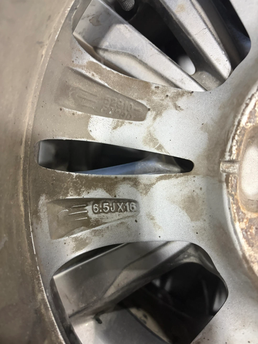 Set of 4 Hyundai Alloy Wheels - photo 5