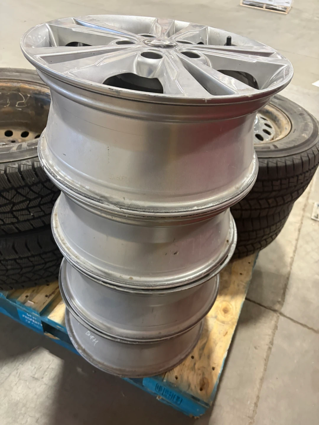 Set of 4 Hyundai Alloy Wheels - photo 3