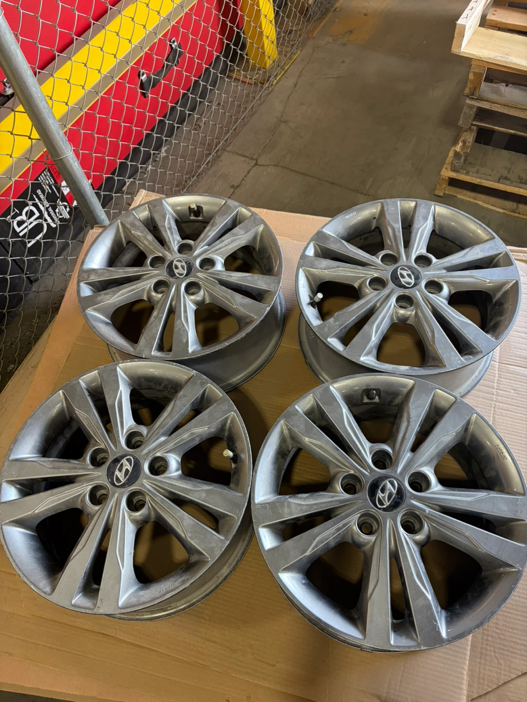 Set of 4 Hyundai Alloy Wheels - photo 2