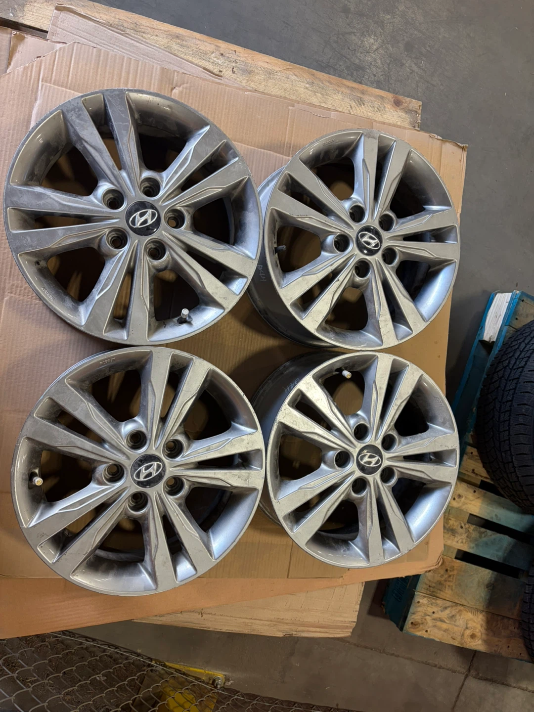 Set of 4 Hyundai Alloy Wheels