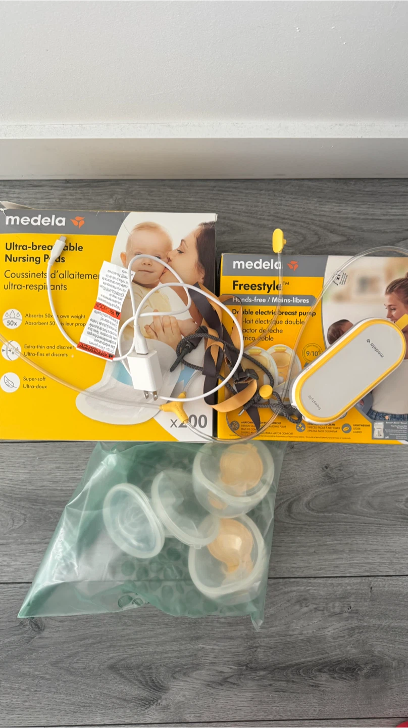 Medela hands-free Freestyle Breast Pump & Nursing Pads