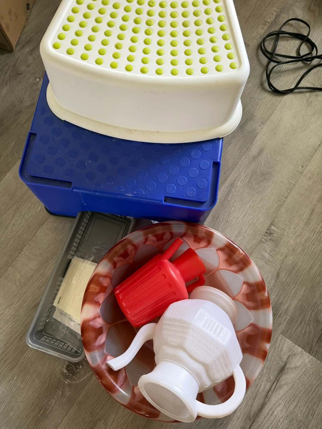 IKEA Children's Step Stool and Bath Toys Bundle - photo 2