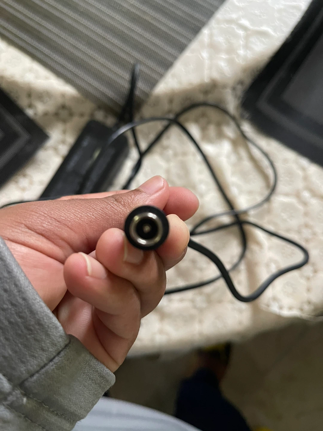 Navee v25 pro scooter charger. - photo 3