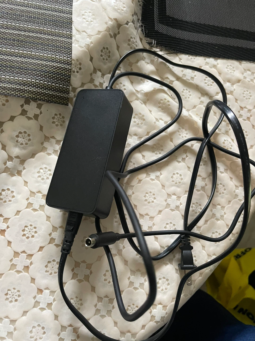 Navee v25 pro scooter charger.