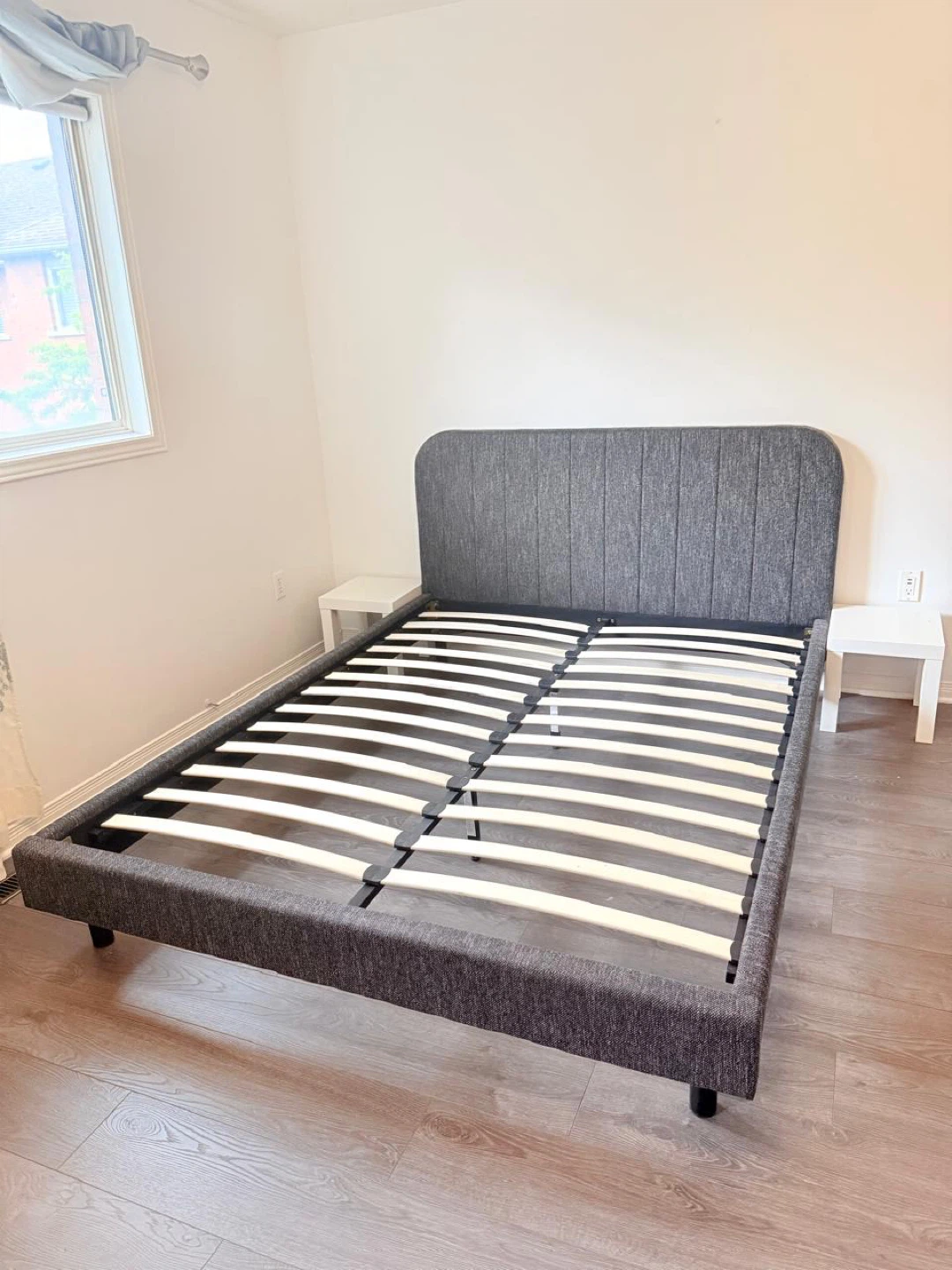 Structube Queen bed frame + 2 IKEA Nightstands - photo 2