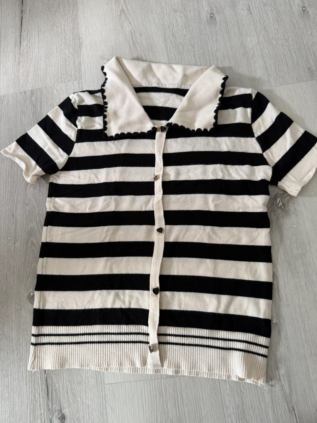 Striped Button-Up Polo Shirt with Heart Buttons ⚽ - photo 4