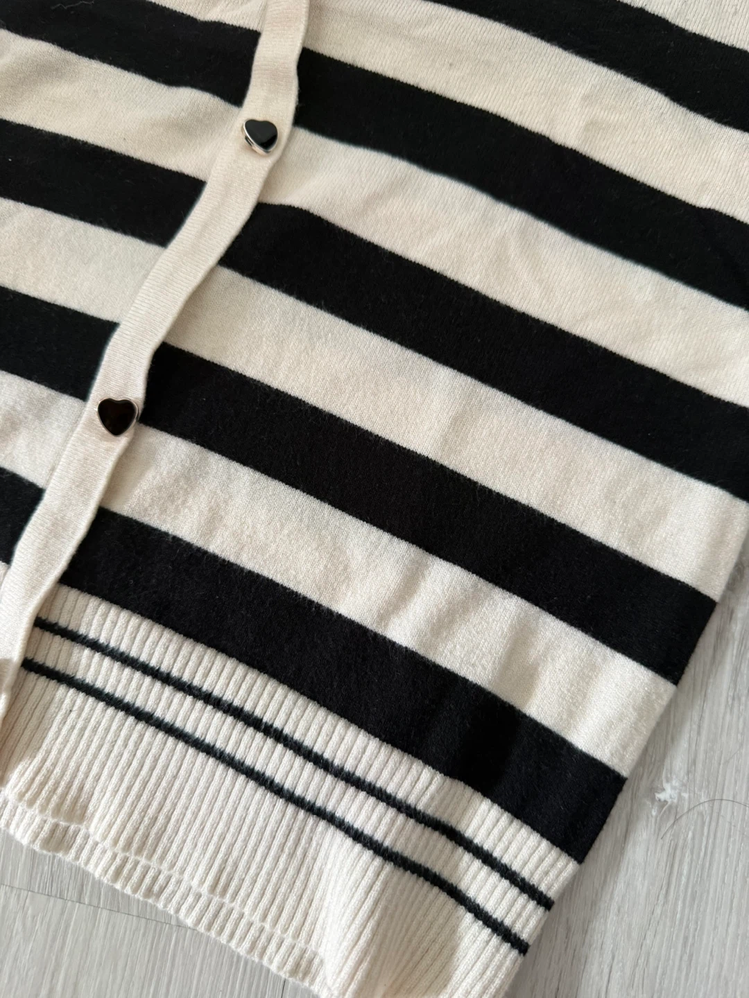 Striped Button-Up Polo Shirt with Heart Buttons ⚽ - photo 5