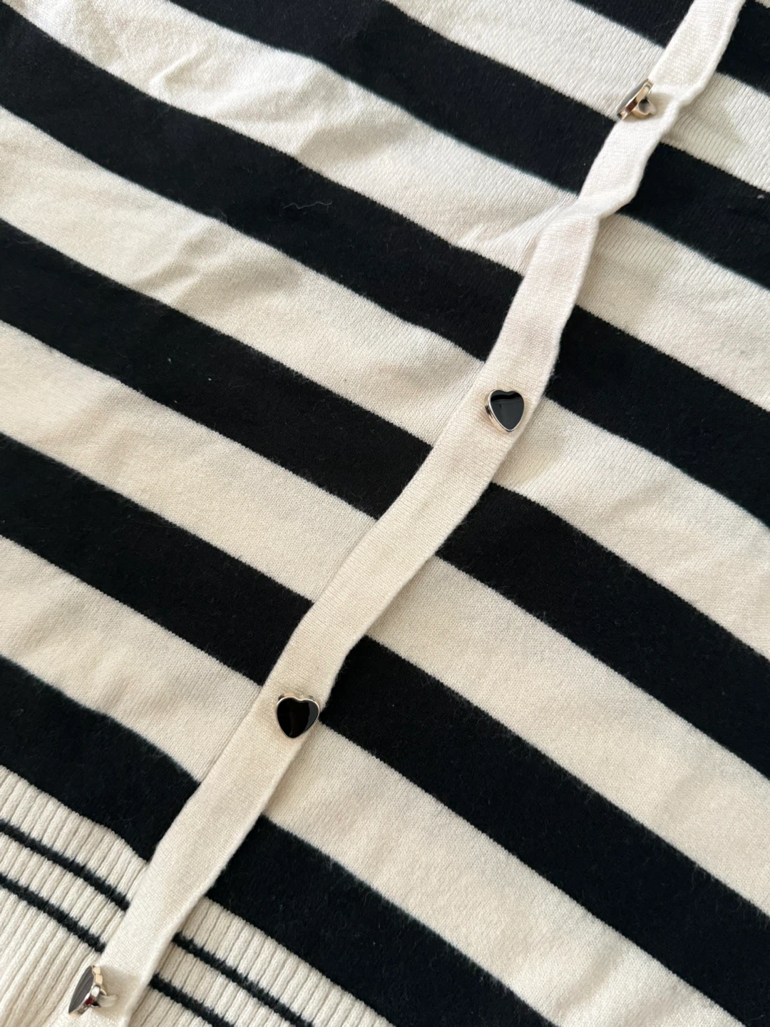 Striped Button-Up Polo Shirt with Heart Buttons ⚽ - photo 3