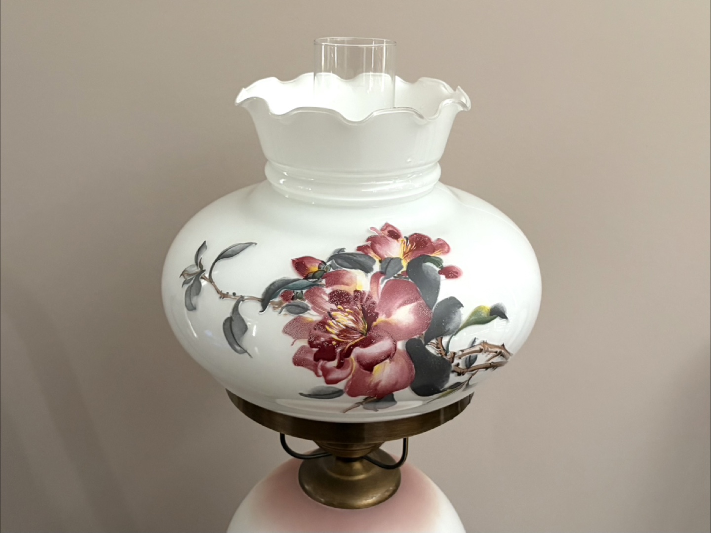 Vintage Floral Milk Glass Hurricane Lamp - Like New - photo 3