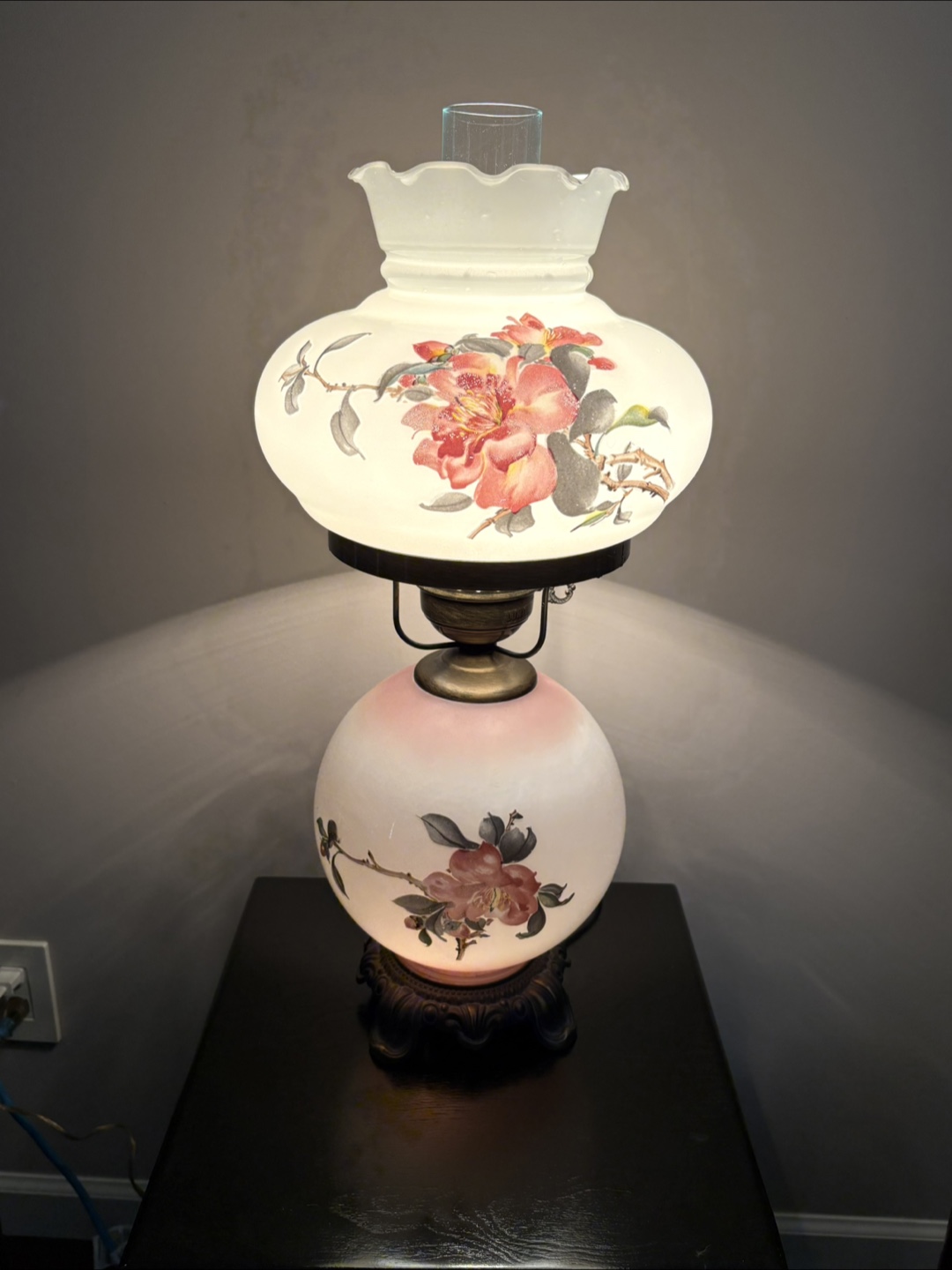 Vintage Floral Milk Glass Hurricane Lamp - Like New - photo 5