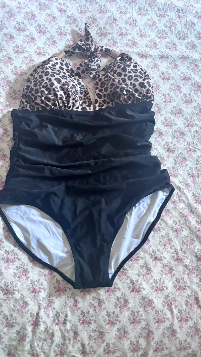 ⚽ Women's Ruched Swimsuit XL Leopard Print Halter One-Piece - photo 2
