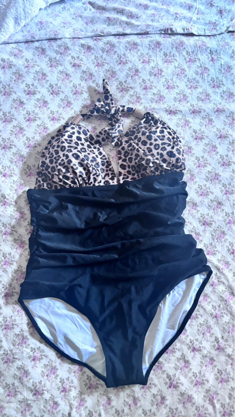 ⚽ Women's Ruched Swimsuit XL Leopard Print Halter One-Piece