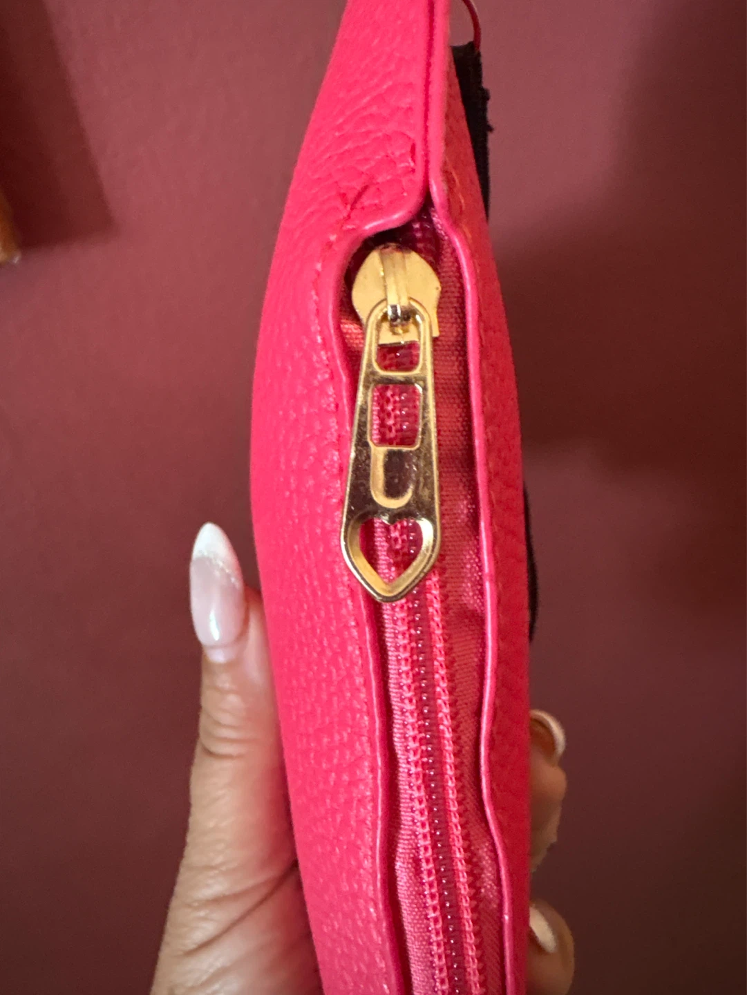 ⚽️ Pink vegan Leather Heart Shaped  Purse with "LOVE" Strap - photo 4