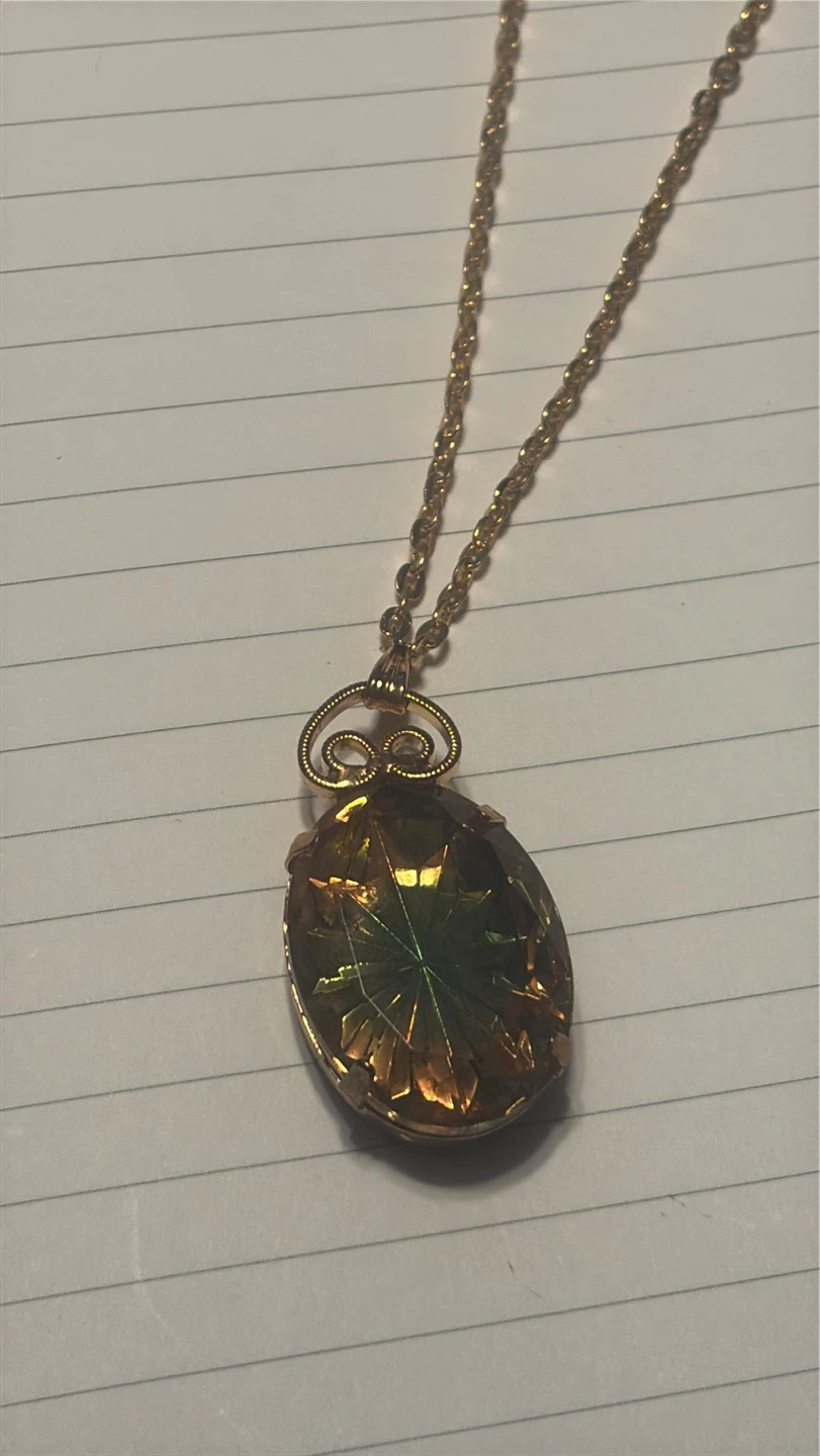 ⚽️Gold-tone Necklace with Oval Gemstone Pendant