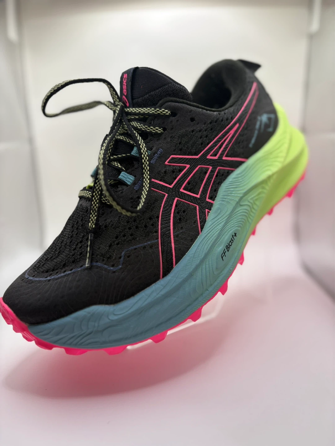Size  7 - Like NEW! ASICS Women's Trail Running Shoes