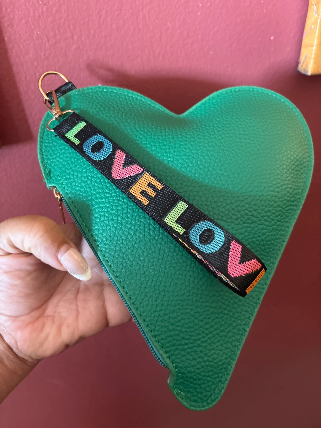 ⚽️ Green vegan Leather Heart Shaped  purse LOVE" Wrist Strap - photo 5