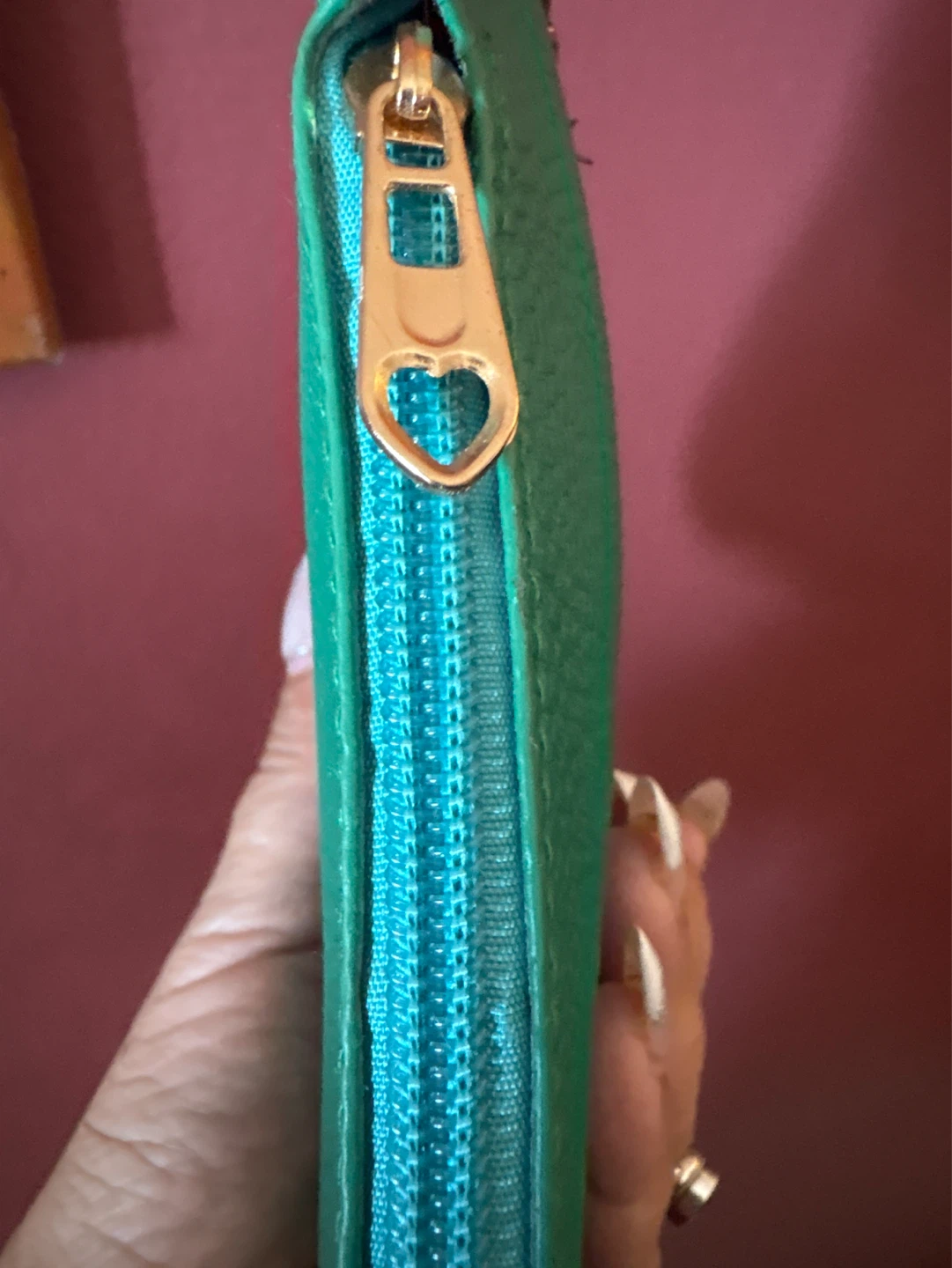 ⚽️ Green vegan Leather Heart Shaped  purse LOVE" Wrist Strap - photo 3