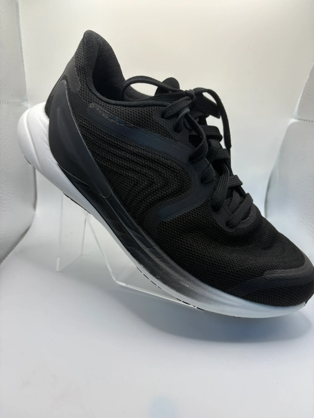 Size 7.5 - LULULEMON Black Running Shoes - photo 2