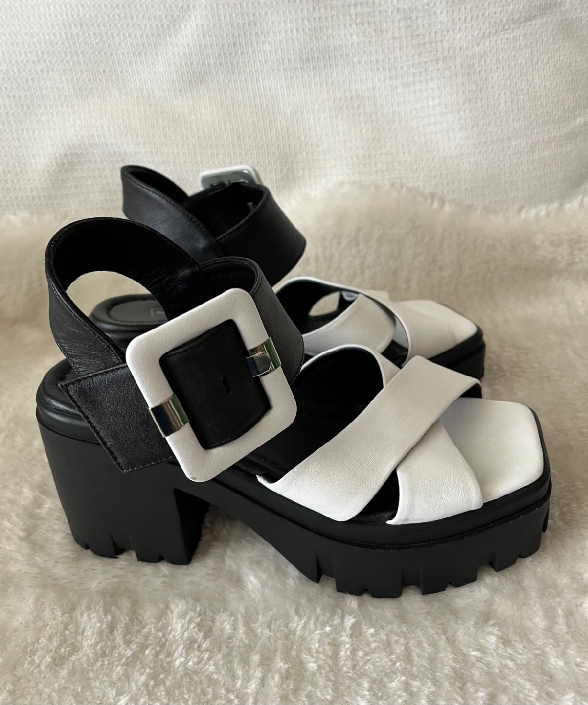 LA Moderniste Black and White Platform Sandals Size 7.5