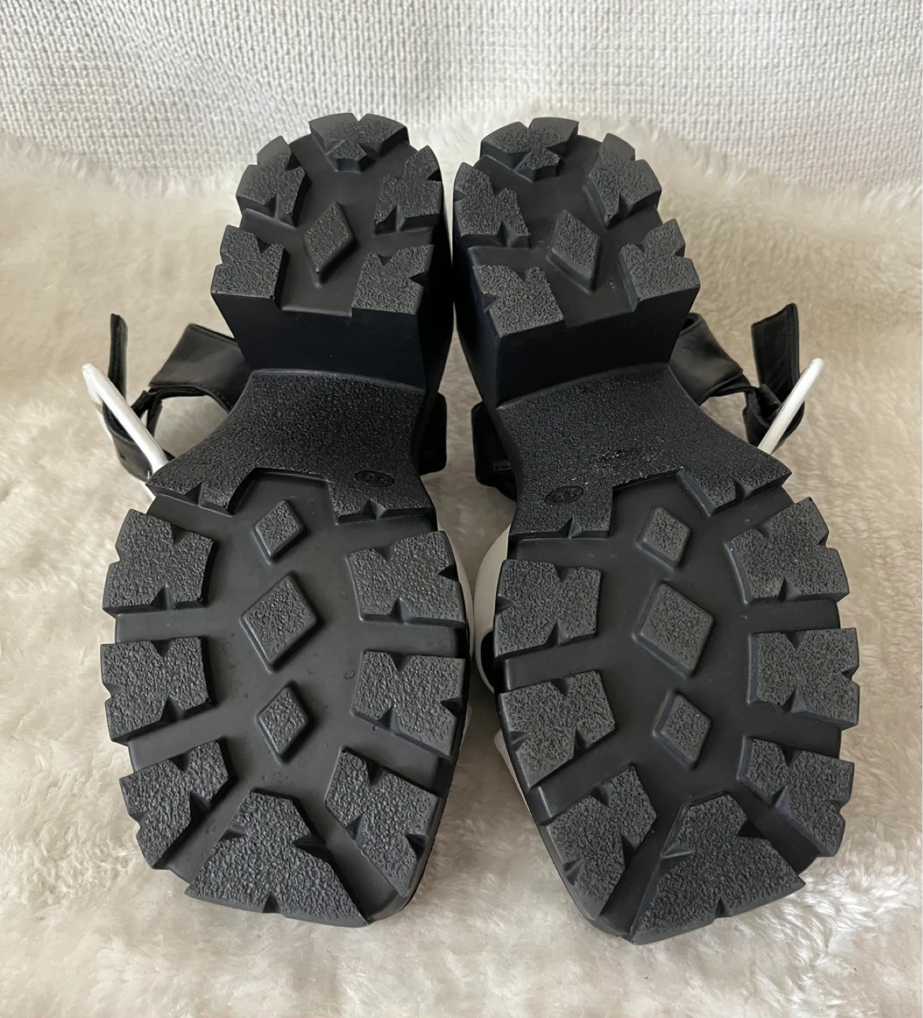 LA Moderniste Black and White Platform Sandals Size 7.5 - photo 4
