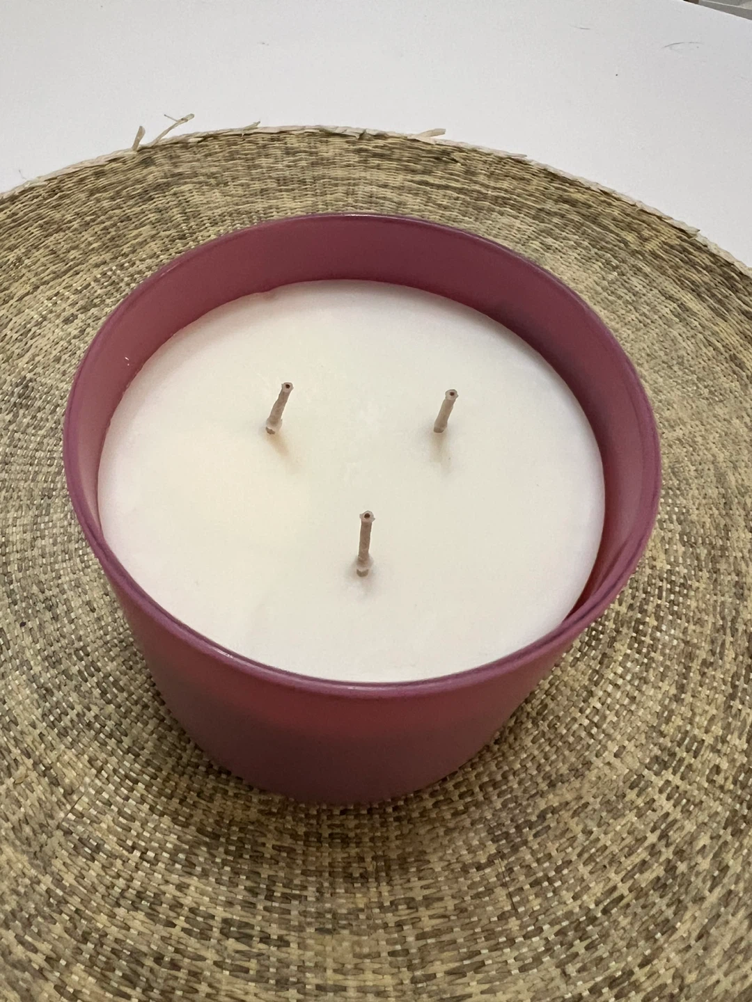 ⚽ White Barn Rose Water & Ivy 3-Wick Candle - photo 2