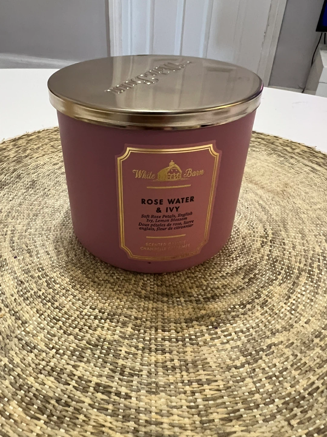 ⚽ White Barn Rose Water & Ivy 3-Wick Candle