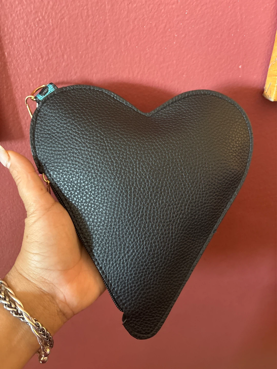 ⚽️ Black vegan Leather  Heart Shaped Purse " LOVE" Strap - photo 4