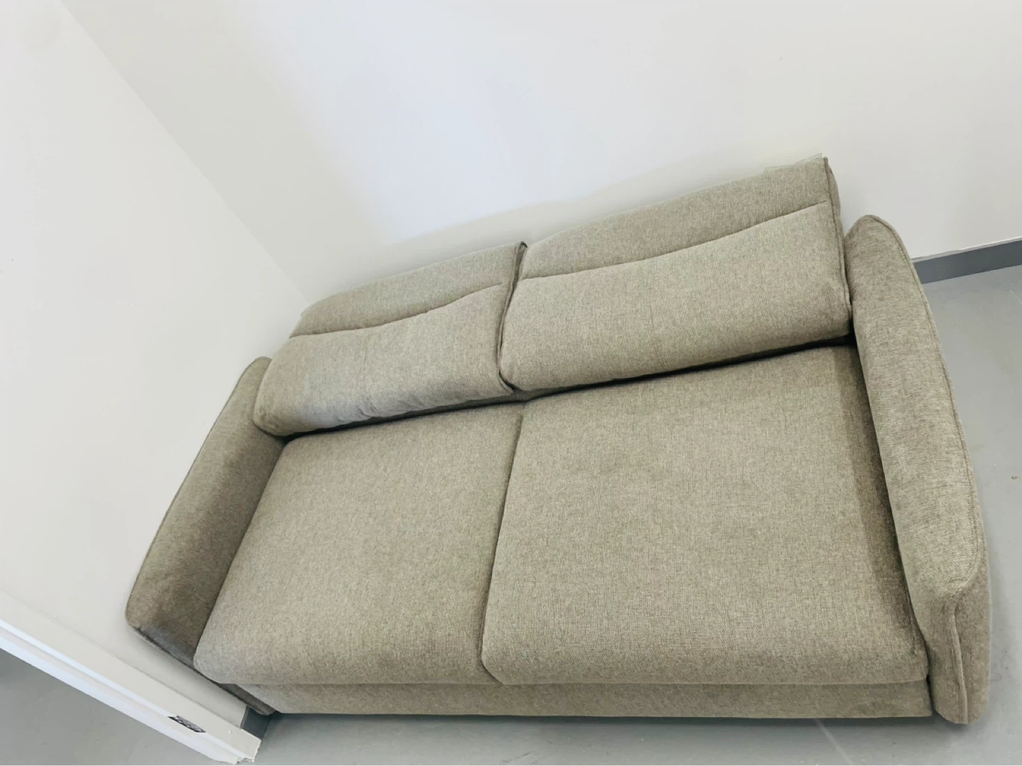 Loveseat sleeper medimum couch - photo 2