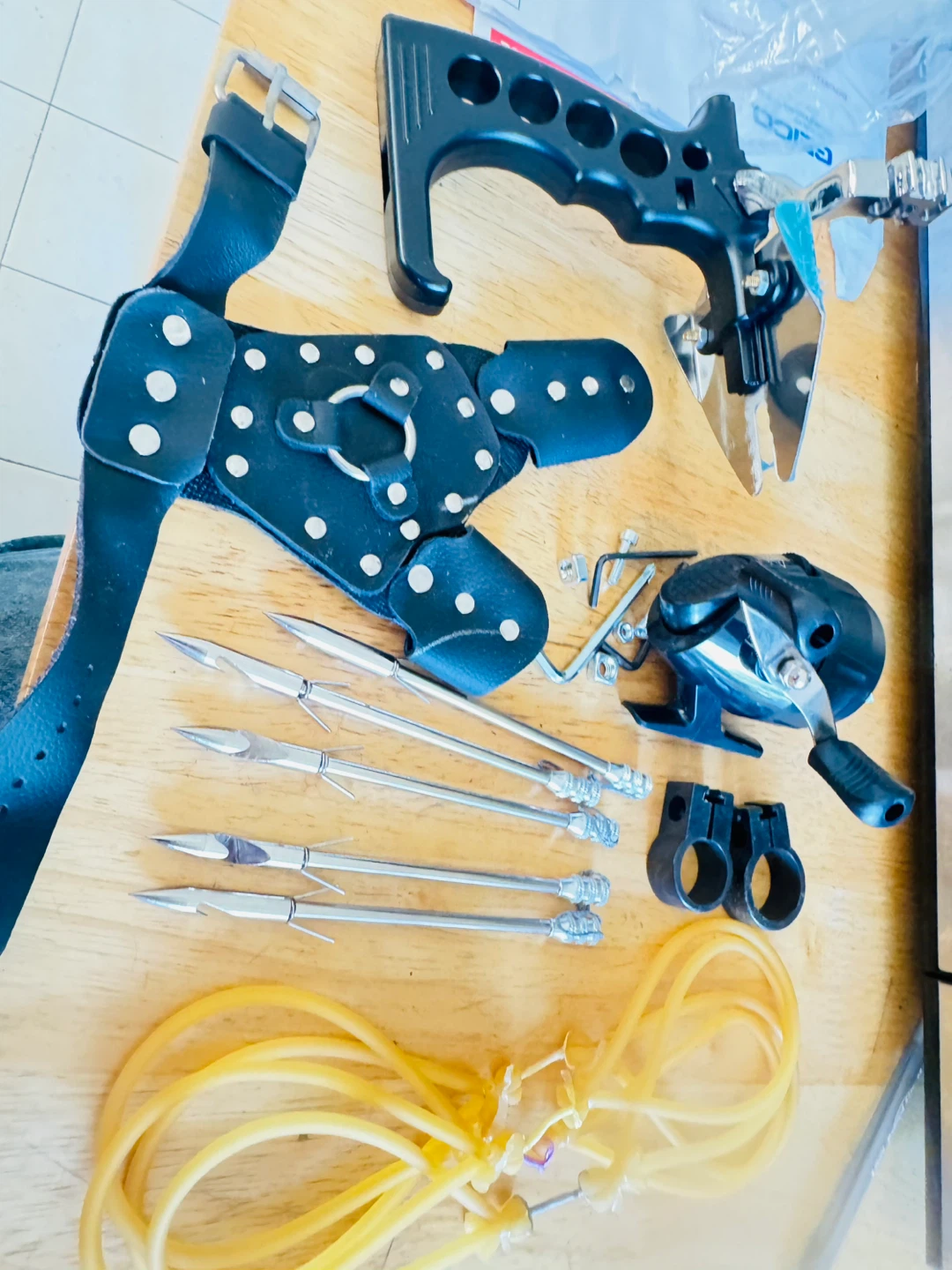 Fishing Slingshot Catapult with Reel and Arrows