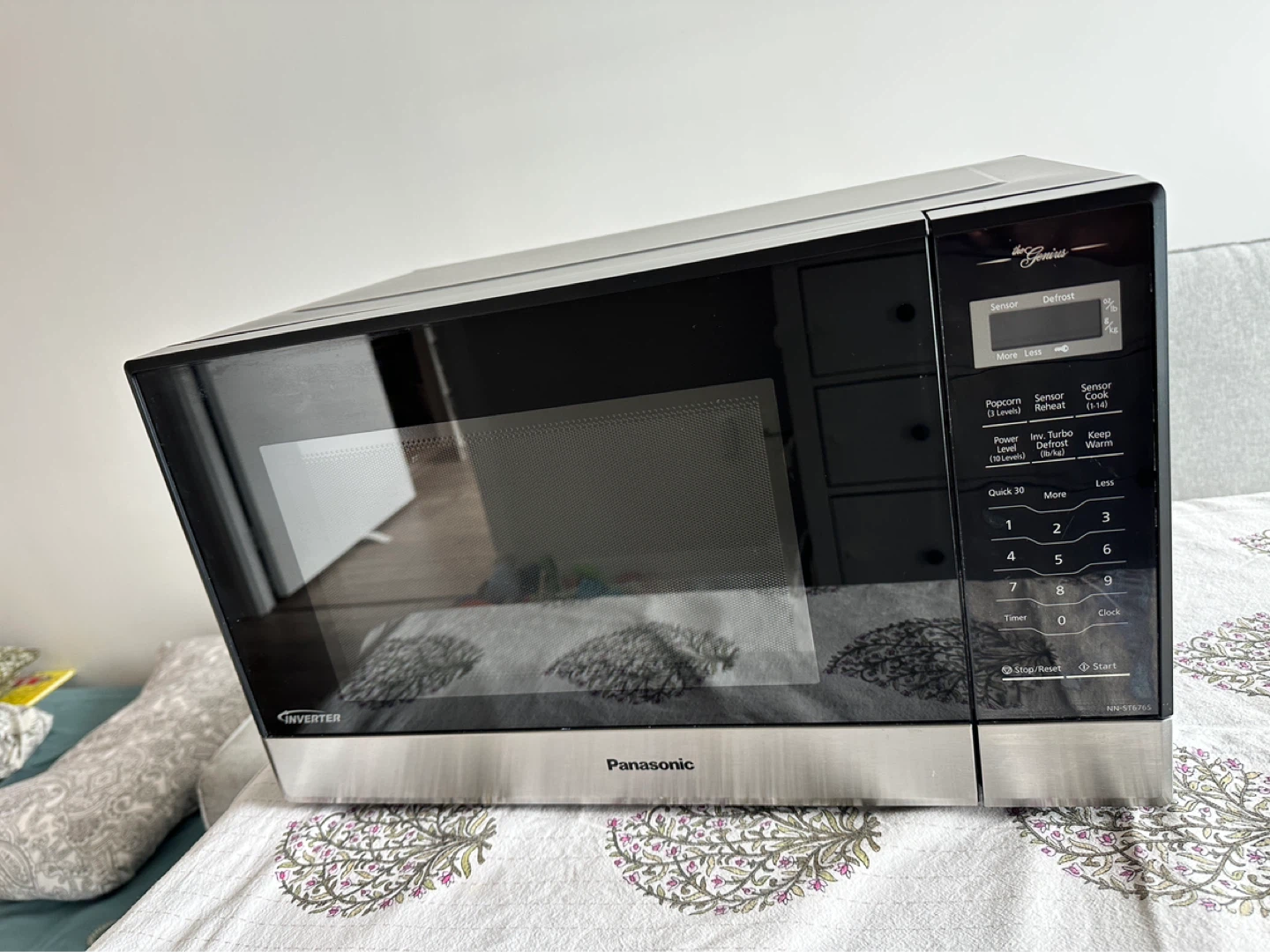 Panasonic NNST676SC Genius Microwave Oven - photo 3