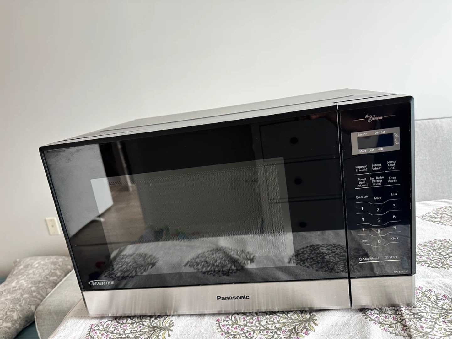 Panasonic NNST676SC Genius Microwave Oven - photo 2
