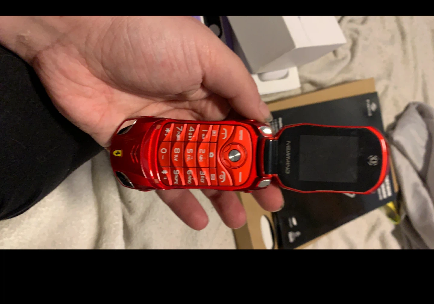 Red Ferrari flip phone - photo 3