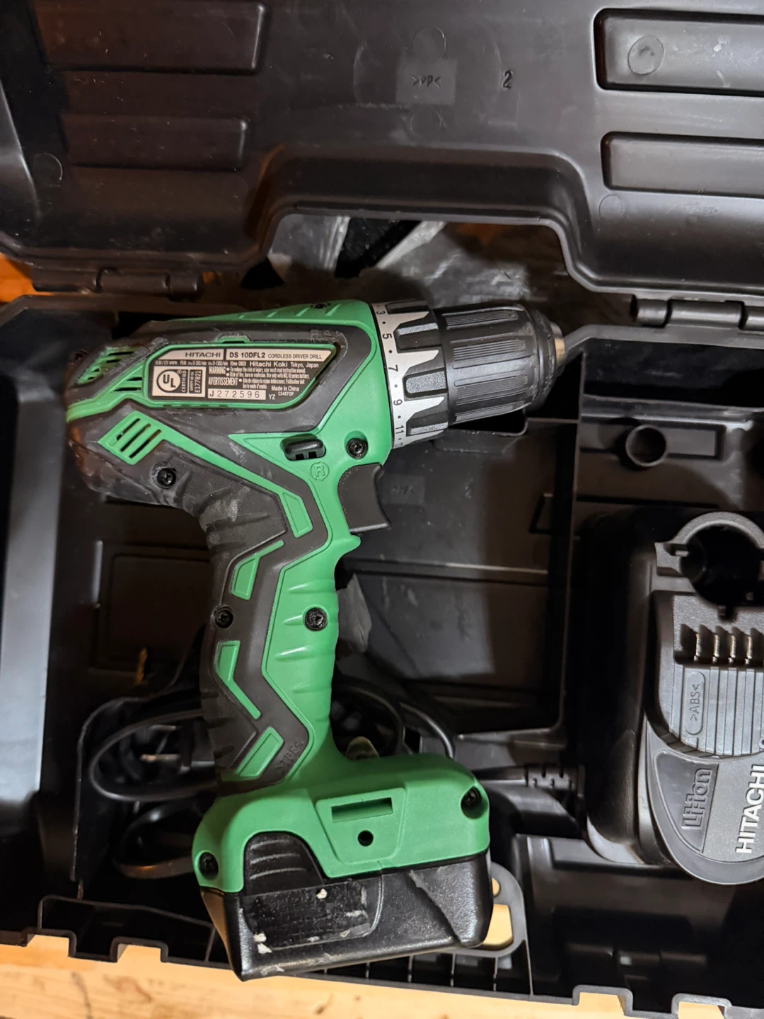Hitachi DB 10DPL2 Cordless Drill Set