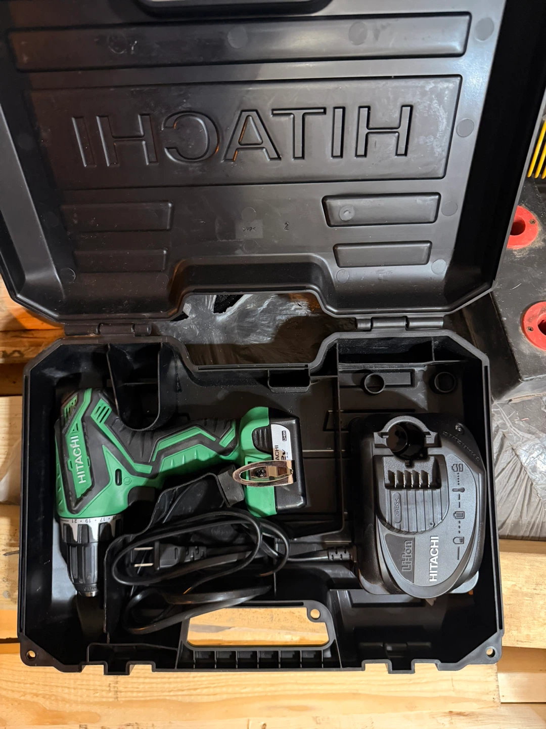Hitachi DB 10DPL2 Cordless Drill Set - photo 2