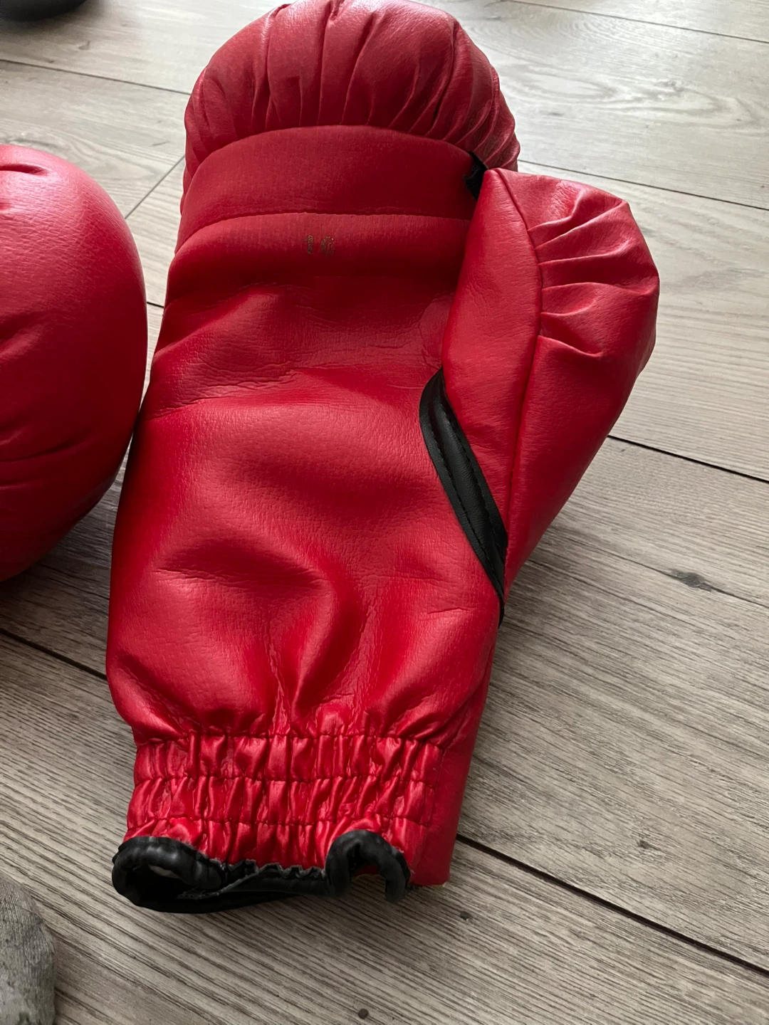 Everlast Red Boxing Gloves size 16 - photo 5