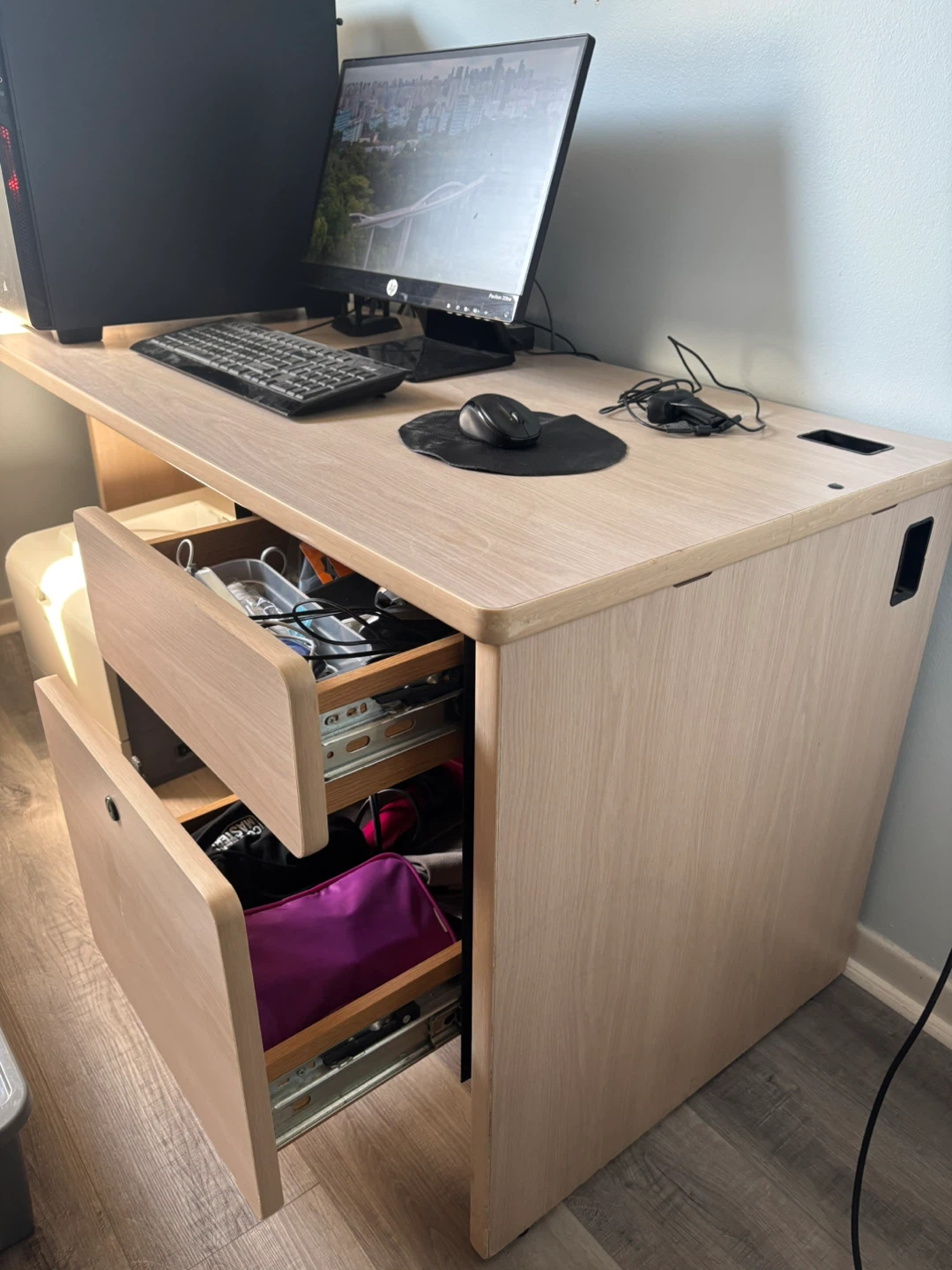 ⚽️Light Wood Desk with Drawers - photo 2
